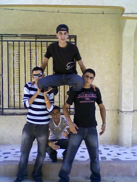 c moi avec mes amis (simou) &(fareh) et( hicham)
