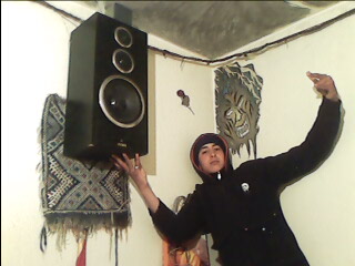 c moi adil ds ma chambre