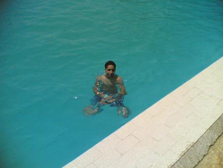 moi a la piscine
